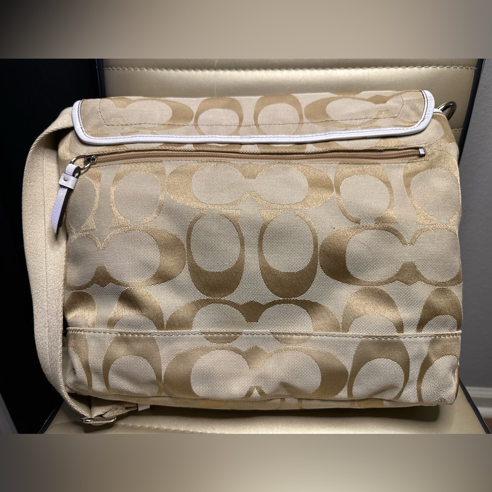 Vintage large Coach messenger/lap top bag - tan canvas & lavender haze - Picture 4 of 14